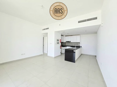 Spacious Apartment ! Park Facing ! With All Aminities ! Ready to Move-2