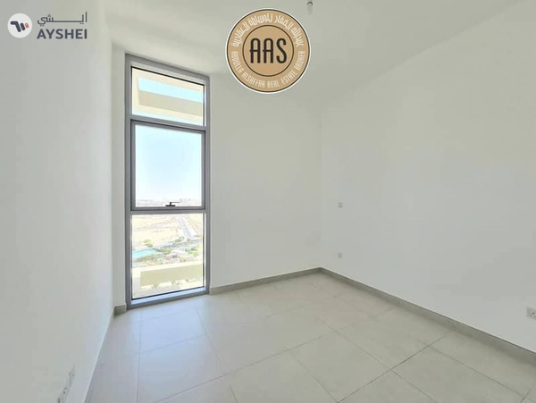 Spacious Apartment ! Park Facing ! With All Aminities ! Ready to Move