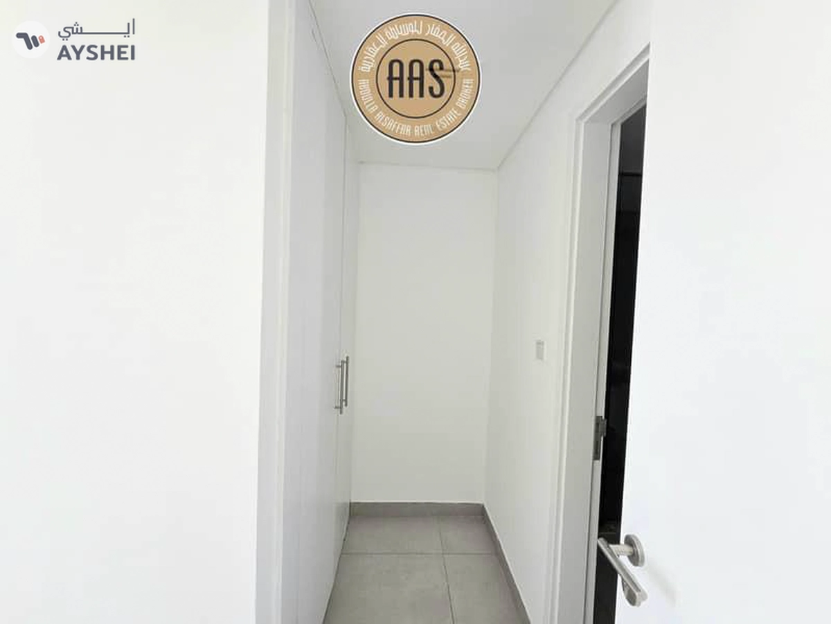 Spacious Apartment ! Park Facing ! With All Aminities ! Ready to Move-8-8