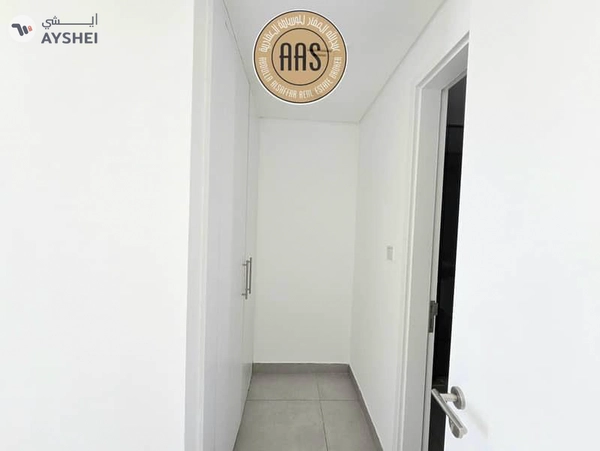 Spacious Apartment ! Park Facing ! With All Aminities ! Ready to Move