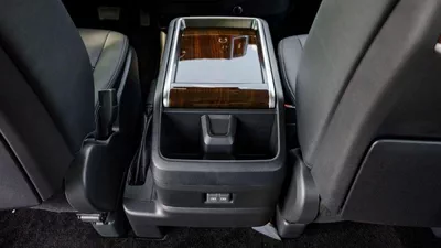 Toyota Granvia PREMIUM 3.5P AT MY2023 – BLACK-11