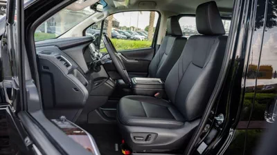 Toyota Granvia PREMIUM 3.5P AT MY2023 – BLACK-14