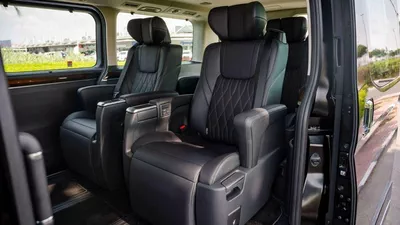 Toyota Granvia PREMIUM 3.5P AT MY2023 – BLACK-15