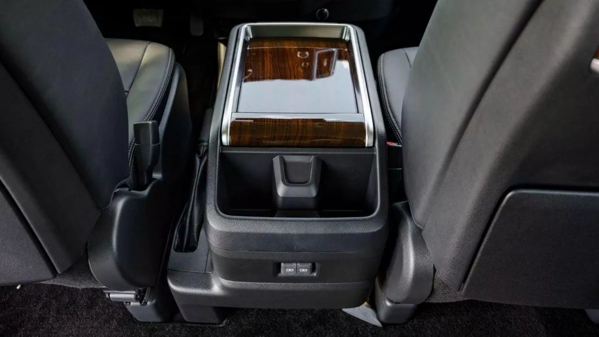 Toyota Granvia PREMIUM 3.5P AT MY2023 – BLACK-11-0