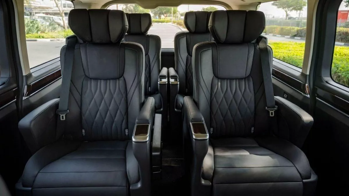 Toyota Granvia PREMIUM 3.5P AT MY2023 – BLACK-16-0