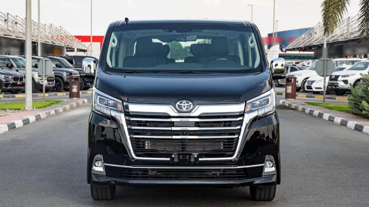 Toyota Granvia PREMIUM 3.5P AT MY2023 – BLACK-2-0