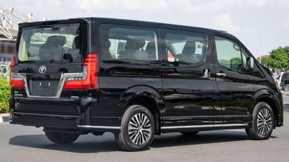 Toyota Granvia PREMIUM 3.5P AT MY2023 – BLACK-3-0