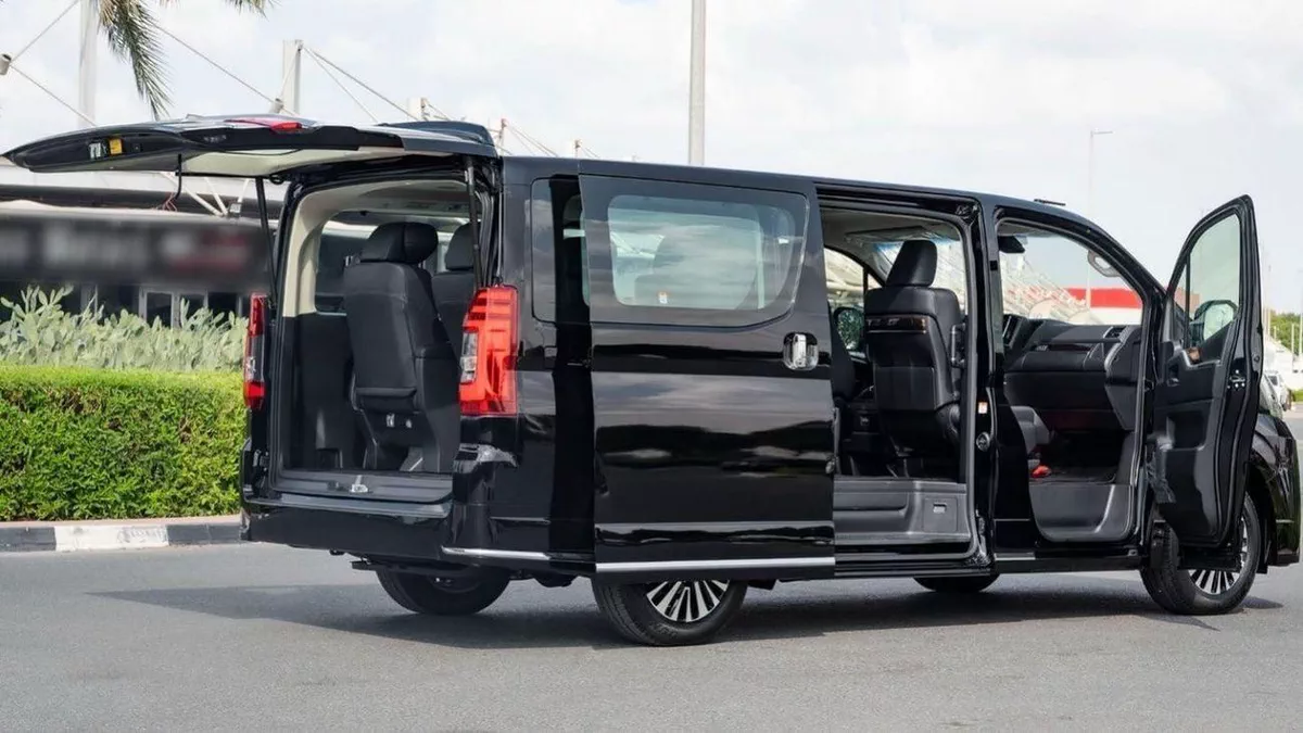 Toyota Granvia PREMIUM 3.5P AT MY2023 – BLACK-6-0