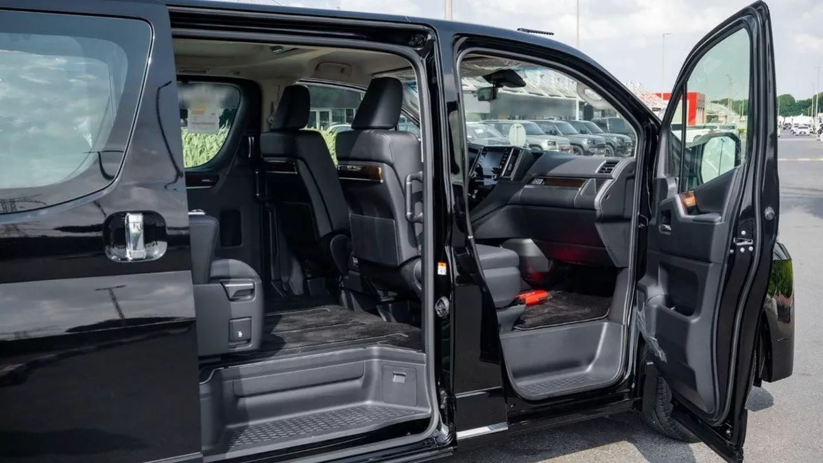 Toyota Granvia PREMIUM 3.5P AT MY2023 – BLACK-7-0