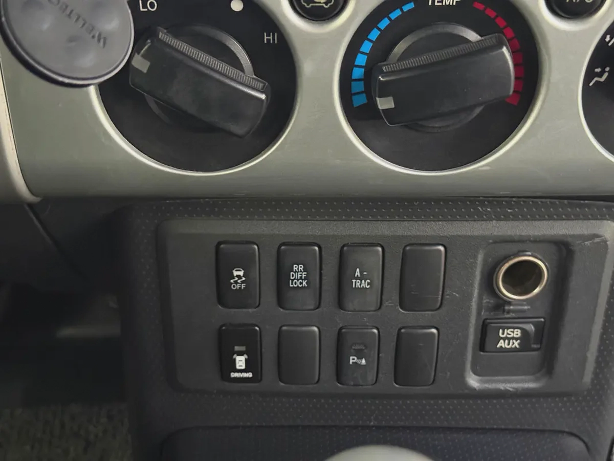 Toyota FJ Cruiser GكVXR 2014 GCC Specs - Pristine Condition-15-15