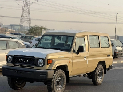 Toyota Land Cruiser 70 1-0