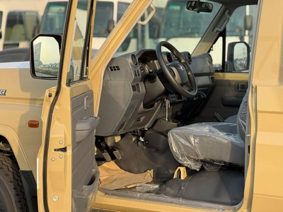 Toyota Land Cruiser 70 1-4