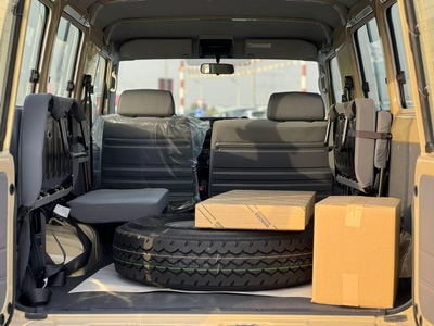 Toyota Land Cruiser 70 1-7