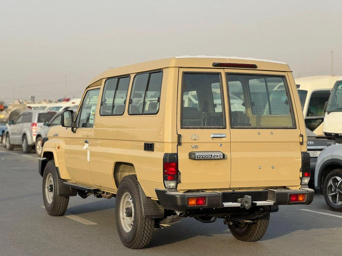 Toyota Land Cruiser 70 1-2-2