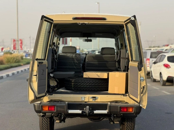 Toyota Land Cruiser 70 1