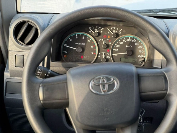 Toyota Land Cruiser 70 1