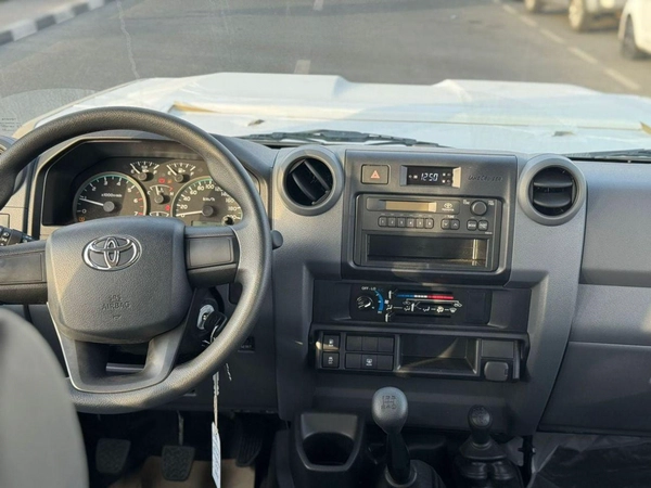 Toyota Land Cruiser 70 1