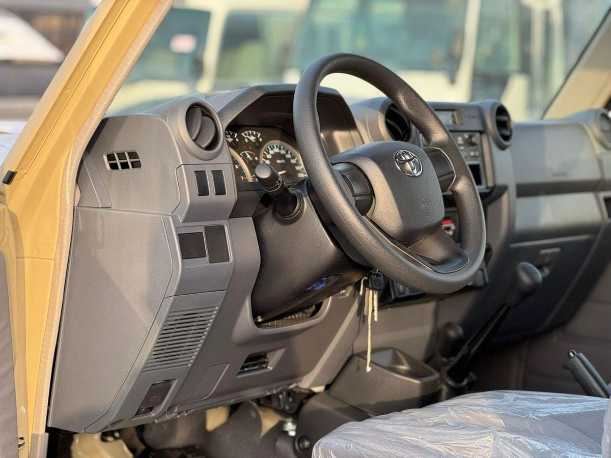 Toyota Land Cruiser 70 1-10-10