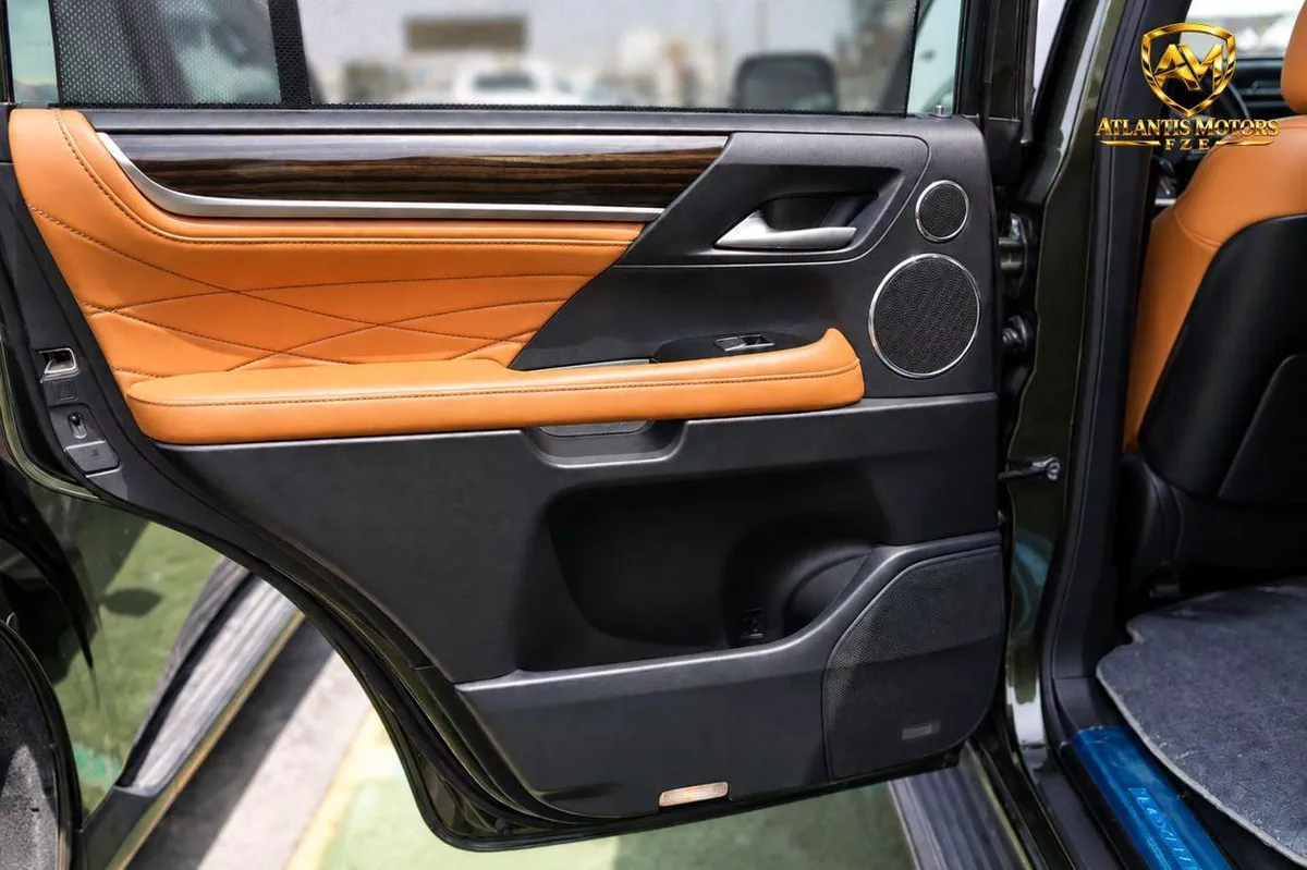 Lexus LX570 SIGNATURE BLACK EDITION-9-0