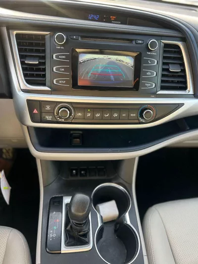 Toyota Highlander LE 2019 Toyota Highlander Mid Option 2.7L V4 - Rear Camera - Leather SEATS-19