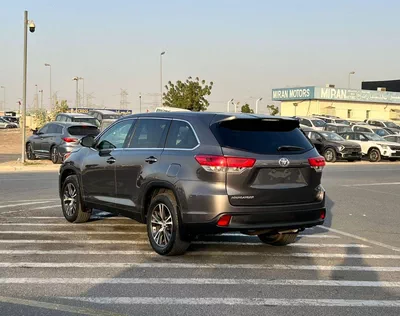 Toyota Highlander LE 2019 Toyota Highlander Mid Option 2.7L V4 - Rear Camera - Leather SEATS-3