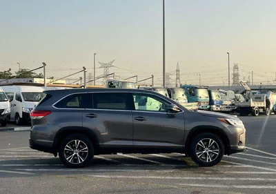 Toyota Highlander LE 2019 Toyota Highlander Mid Option 2.7L V4 - Rear Camera - Leather SEATS-4