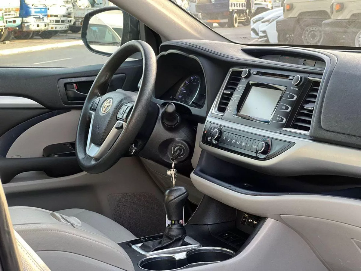 Toyota Highlander LE 2019 Toyota Highlander Mid Option 2.7L V4 - Rear Camera - Leather SEATS-10-0