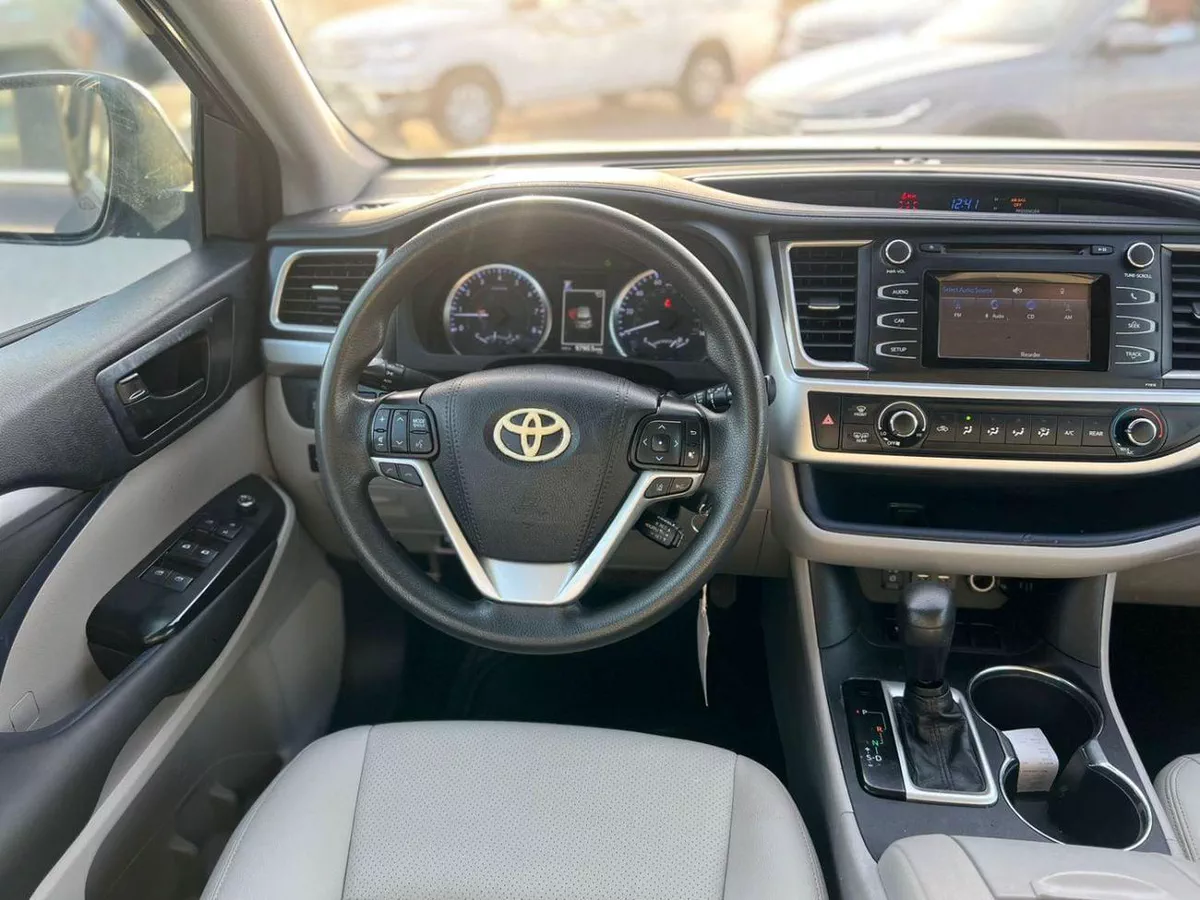 Toyota Highlander LE 2019 Toyota Highlander Mid Option 2.7L V4 - Rear Camera - Leather SEATS-12-0