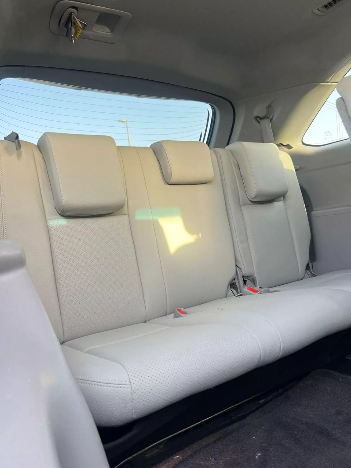 Toyota Highlander LE 2019 Toyota Highlander Mid Option 2.7L V4 - Rear Camera - Leather SEATS-15-0