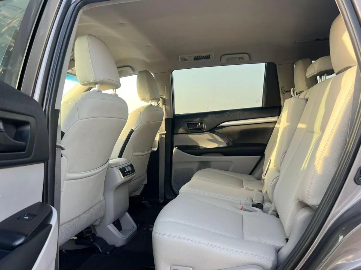 Toyota Highlander LE 2019 Toyota Highlander Mid Option 2.7L V4 - Rear Camera - Leather SEATS-16-0