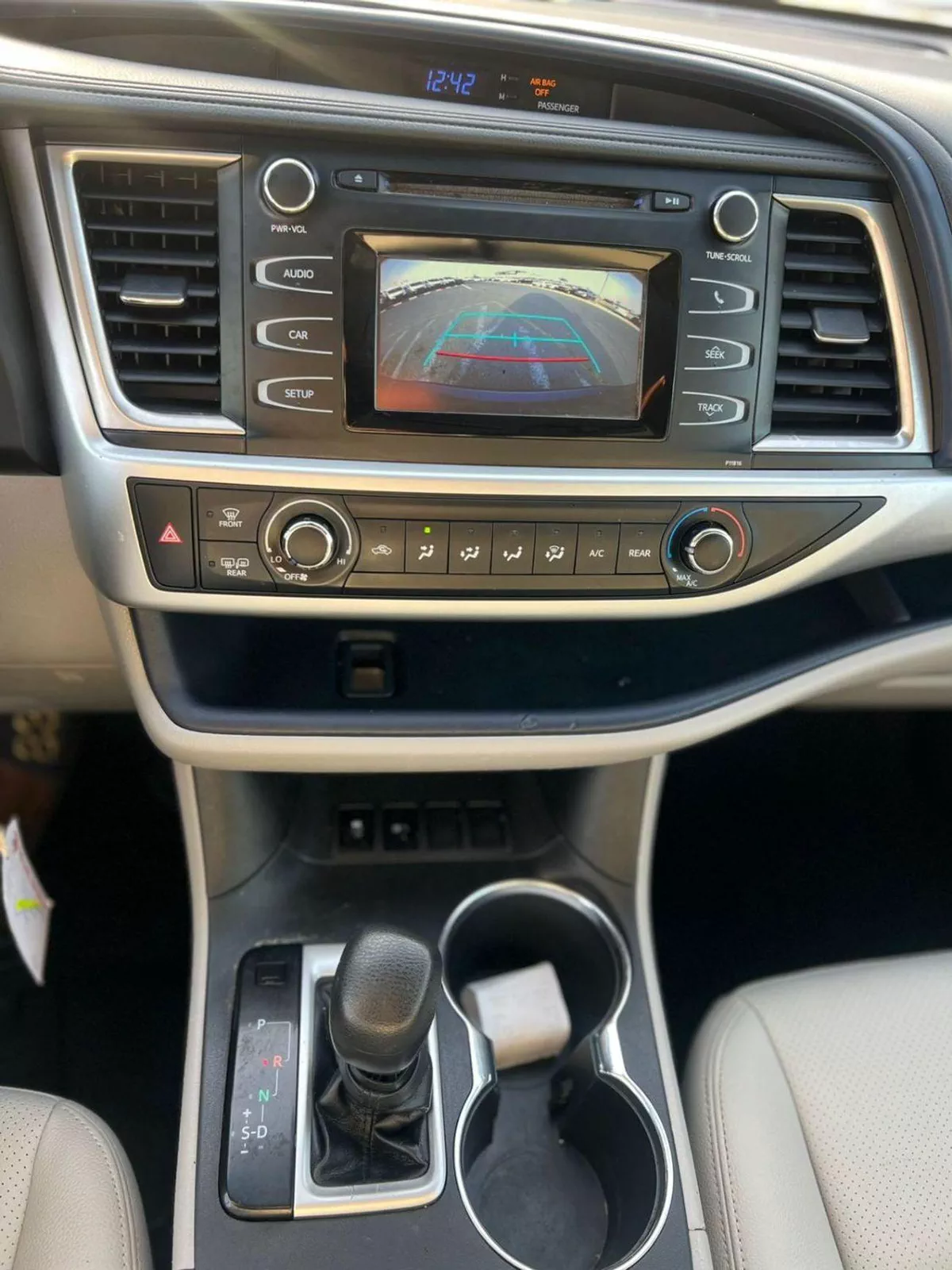 Toyota Highlander LE 2019 Toyota Highlander Mid Option 2.7L V4 - Rear Camera - Leather SEATS-19-0