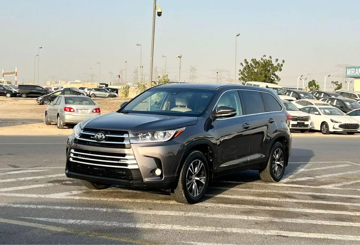 Toyota Highlander LE 2019 Toyota Highlander Mid Option 2.7L V4 - Rear Camera - Leather SEATS-1-0