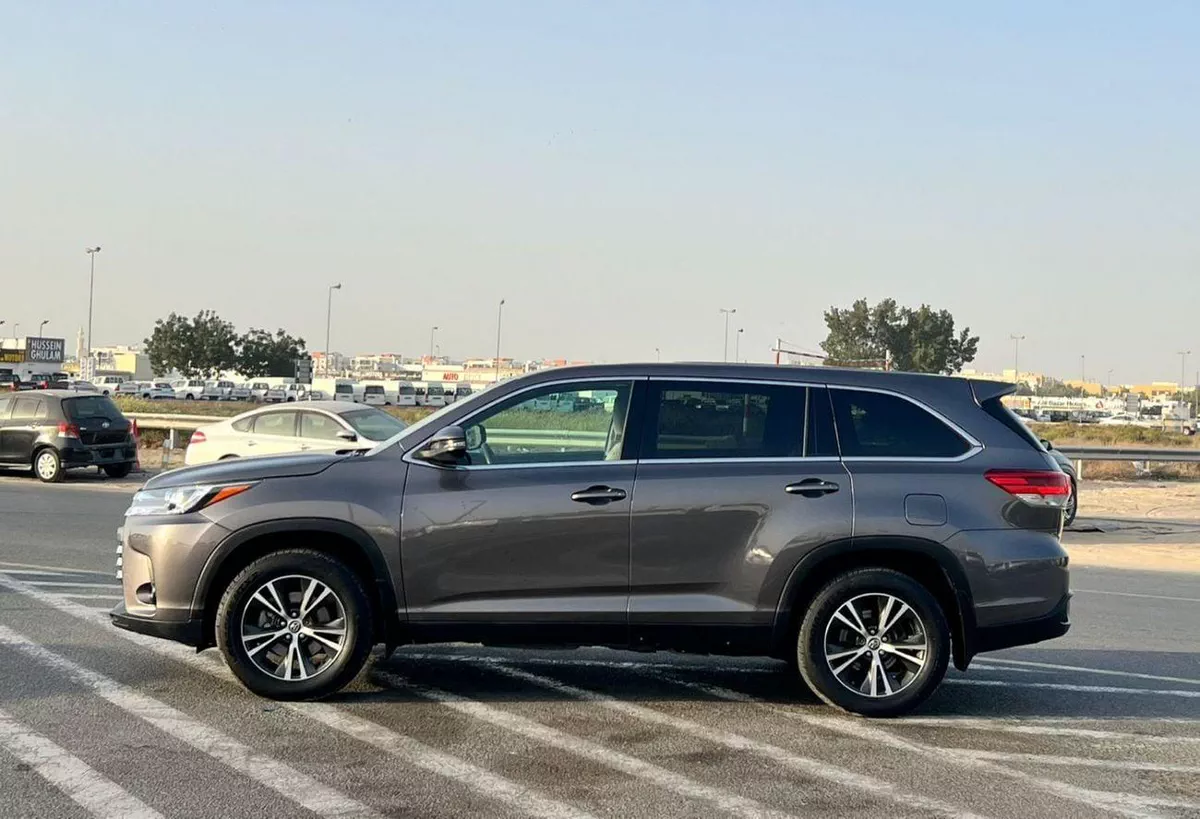 Toyota Highlander LE 2019 Toyota Highlander Mid Option 2.7L V4 - Rear Camera - Leather SEATS-5-0