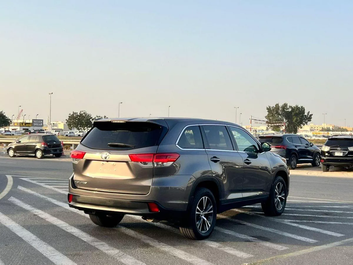Toyota Highlander LE 2019 Toyota Highlander Mid Option 2.7L V4 - Rear Camera - Leather SEATS-8-0