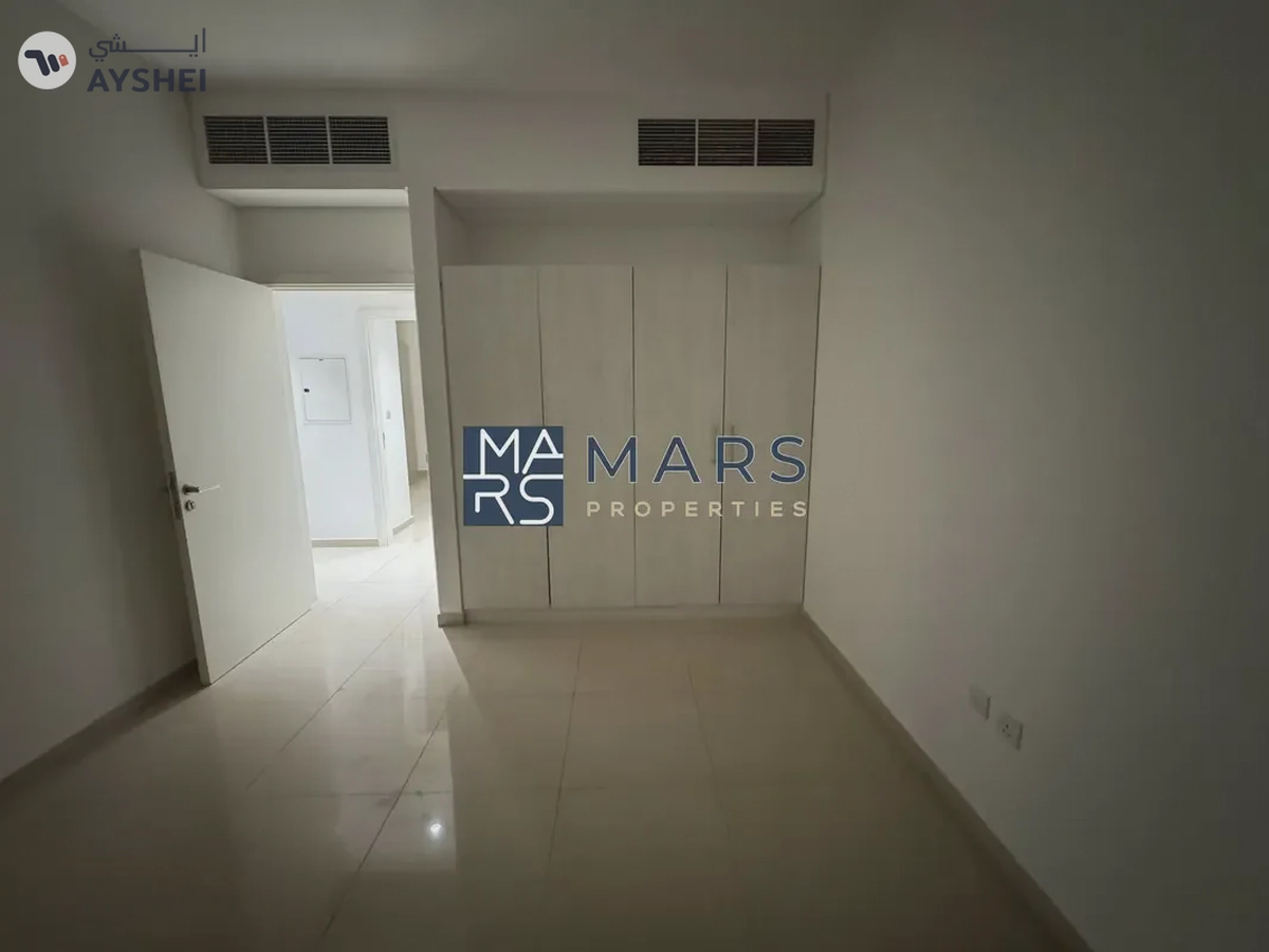 Luxurious 3 bedrooms bigger layout available for rent in nasma residence for 100,000 AED yearly-19-19