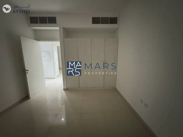 Luxurious 3 bedrooms bigger layout available for rent in nasma residence for 100,000 AED yearly