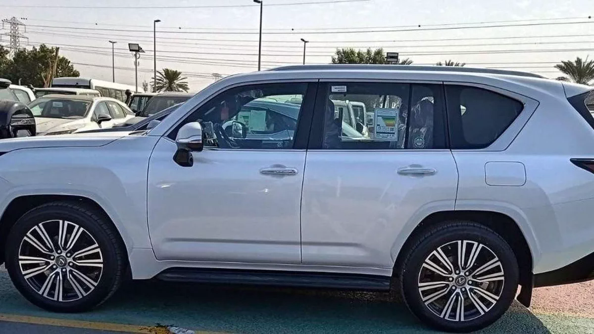 Lexus LX600 SIGNATURE LEXUS LX 600 SIGNATURE-- 7 SEATER-6-0