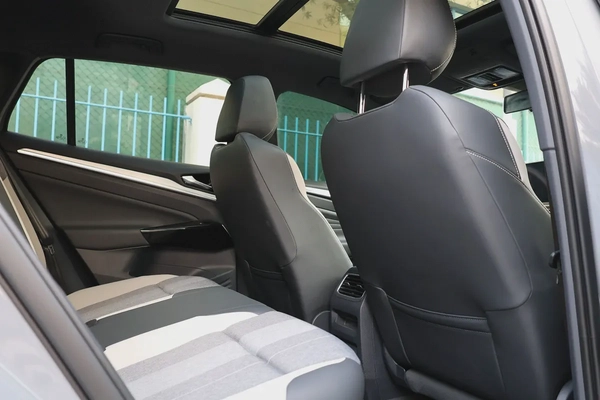 Volkswagen ID.4-2022-33000km-UNDER WARRANTY-GCC SPECS