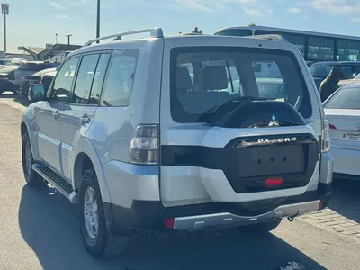 Mitsubshshi pajero 2008 white color upgert 2020GCzc-1