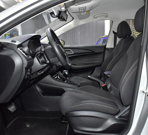 MG 5 ( 2024 Model ) in Silver Color GCC Specs