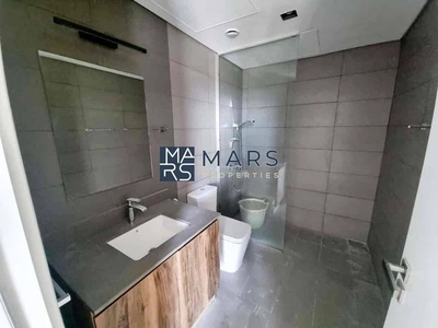 Prime Location | vacant | Ready to Move-9