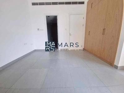 Prime Location | vacant | Ready to Move-8