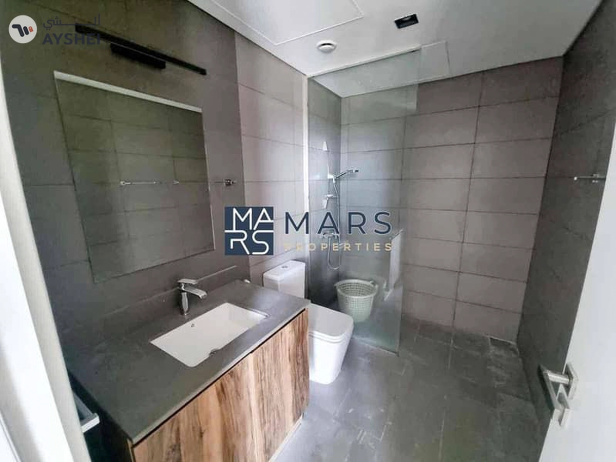 Prime Location | vacant | Ready to Move-9-9