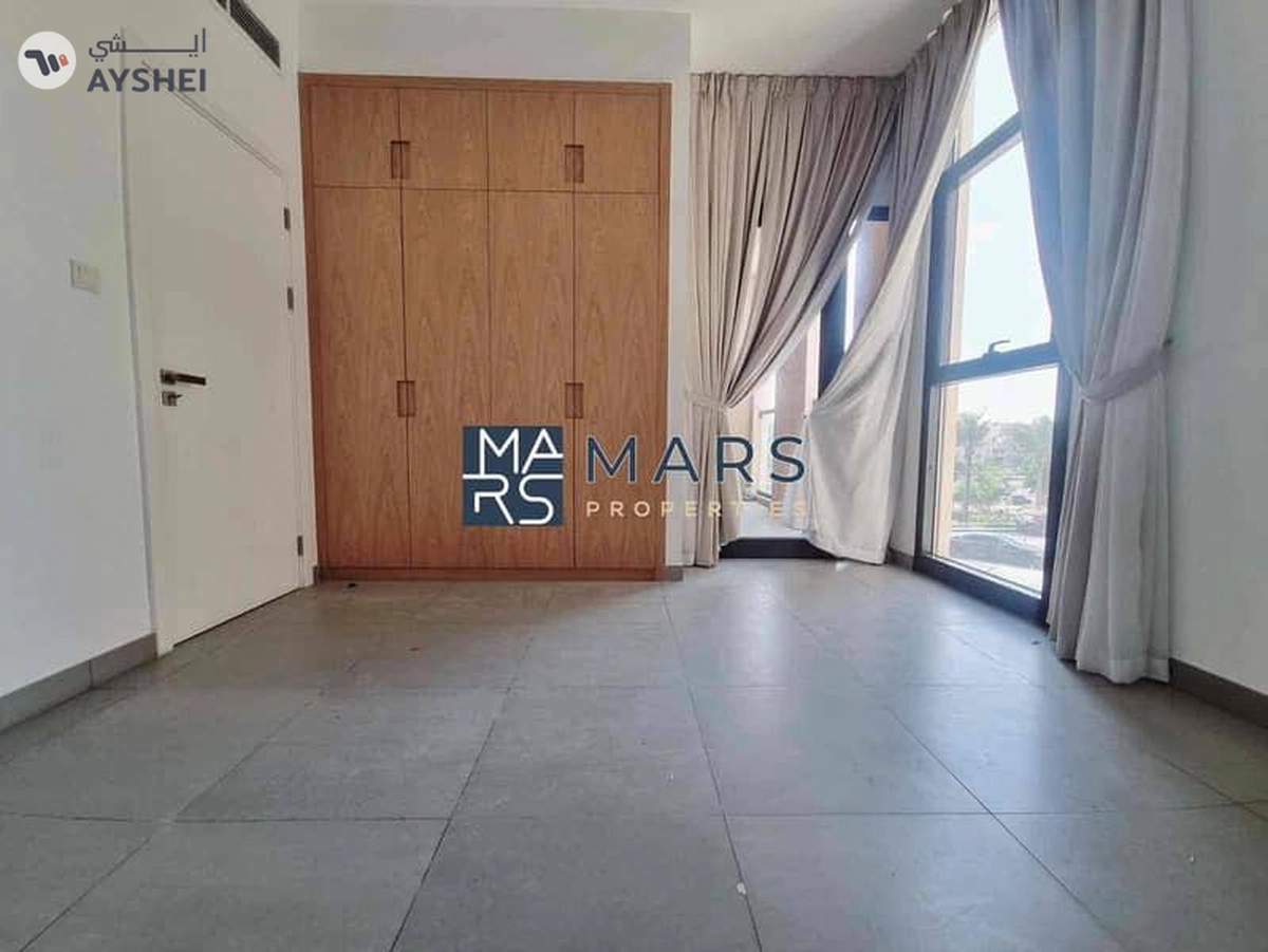 Prime Location | vacant | Ready to Move-7-7