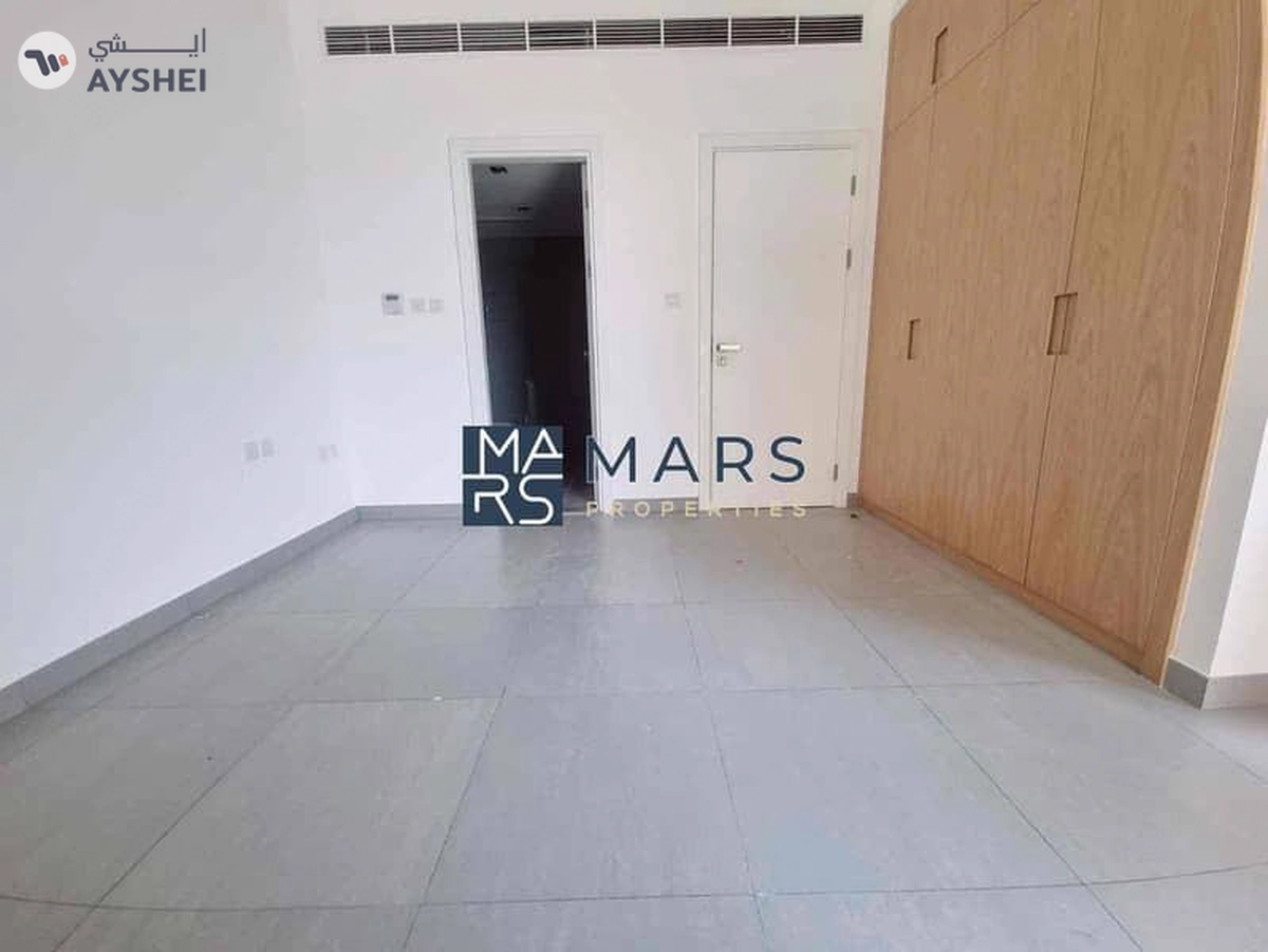 Prime Location | vacant | Ready to Move-8-8