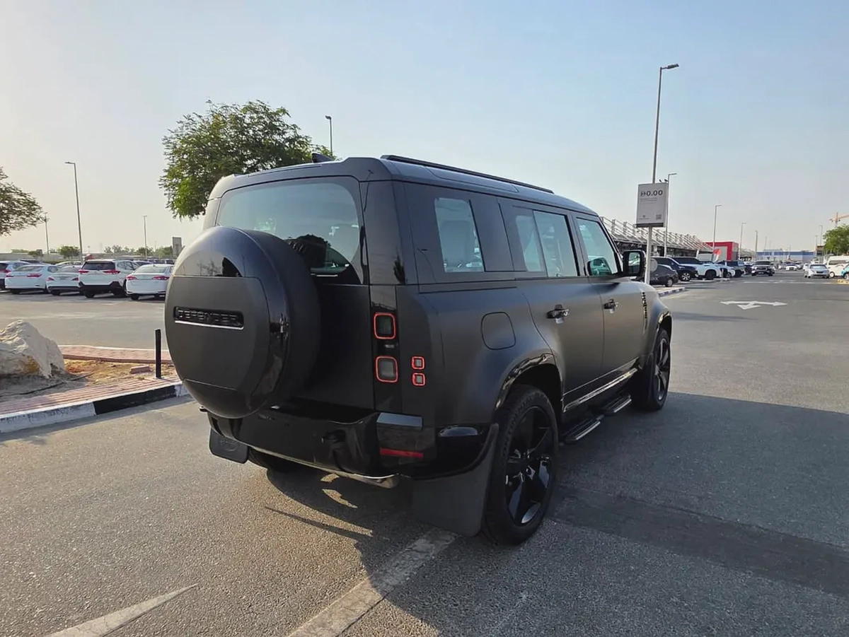 Land Rover Defender 110 X-Dynamic HSE P400 2026 GCC Specs-6-6