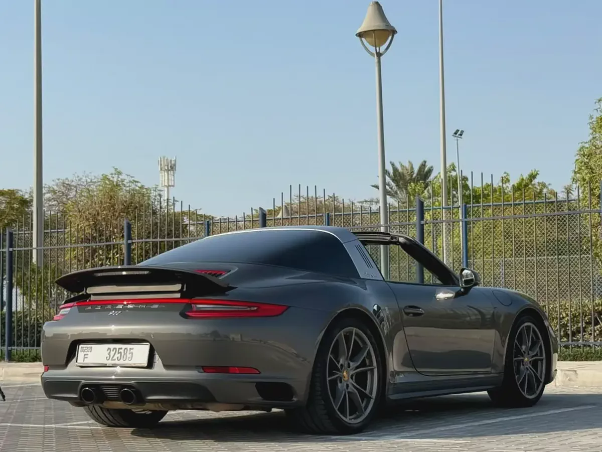 2018 Porsche 911 Targa 4-Excellent Condition-1 Year Warranty and Service contract-12-12