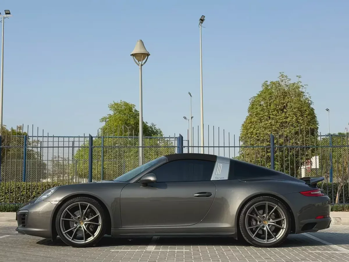 2018 Porsche 911 Targa 4-Excellent Condition-1 Year Warranty and Service contract-4-4