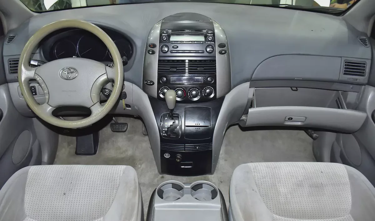 EXCELLENT DEAL for our Toyota Sienna LE ( 2008 Model ) in Silver Color American Specs-10-10
