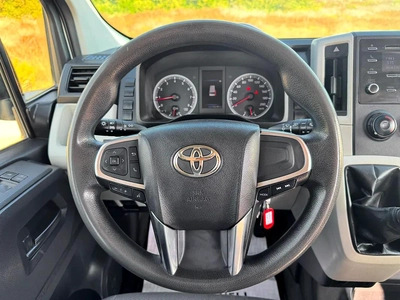 Toyota Hiace GL-13